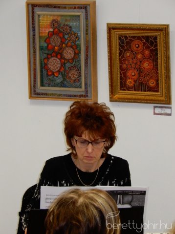 Fellobant az első gyertya lángja 13